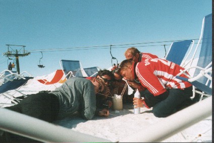 Die Hochleistungstruppe nimmt einen Umdrunk